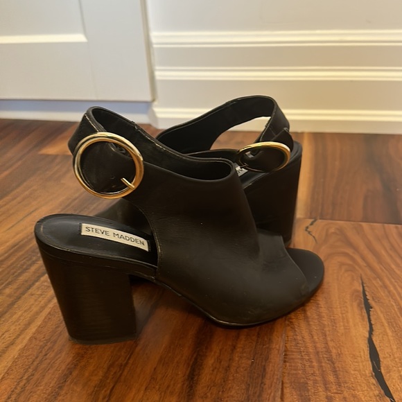 Steve Madden leather black open-toe heels with gold clasp - Picture 2 of 6